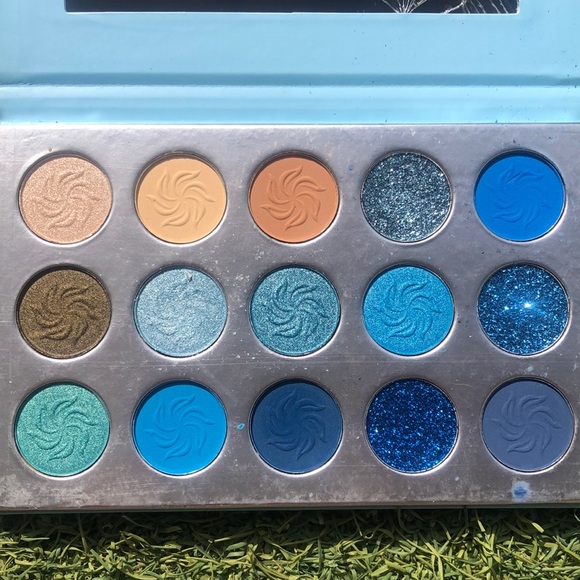 Eyeshadow pallete - Picture 3 of 4